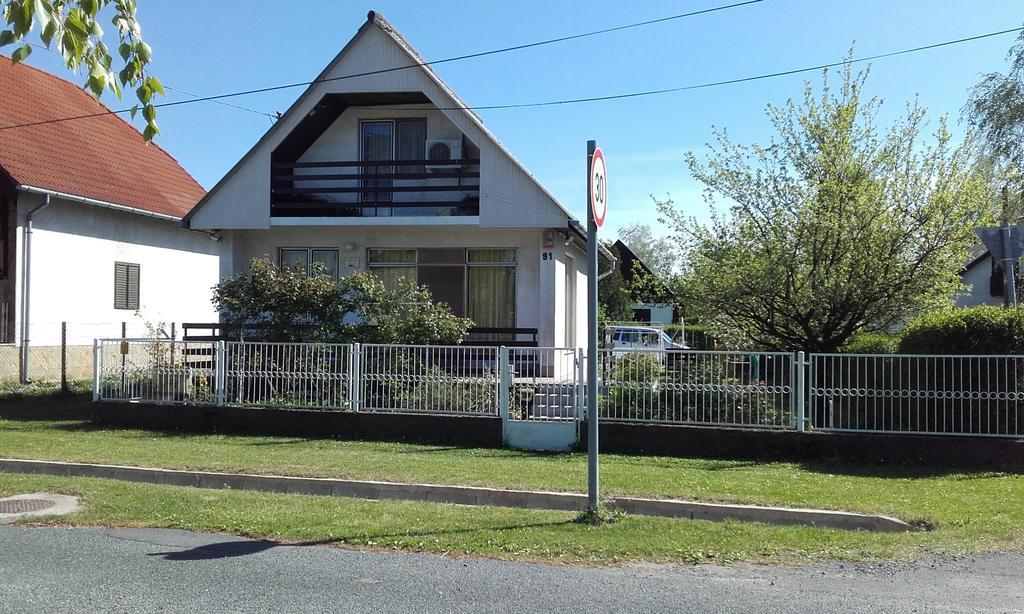 Villa Janos Nyaralo Balatonmáriafürdő Exterior foto
